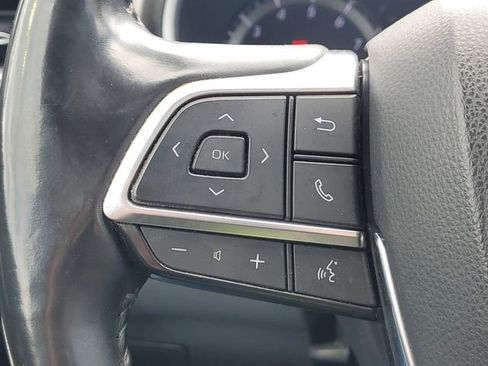 Used 2021 Toyota Highlander XLE AWD/4WD image 17