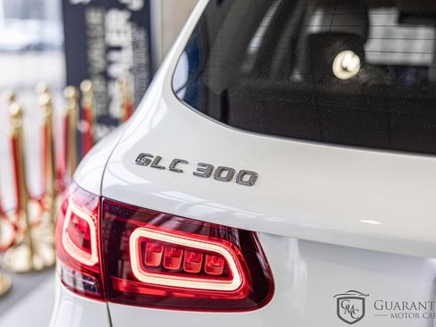 Used 2021 Mercedes-Benz GLC 300 4MATIC w/ Exterior Lighting Package image 15
