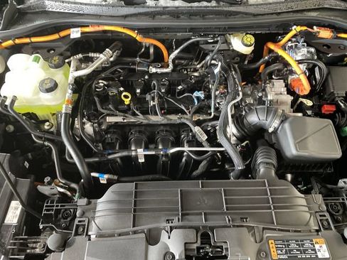 New 2026 Ford Escape SE w/ PHEV Premium Package FWD image 35
