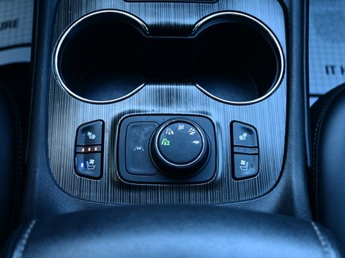 Used 2022 GMC Acadia SLT w/ Preferred Package image 21