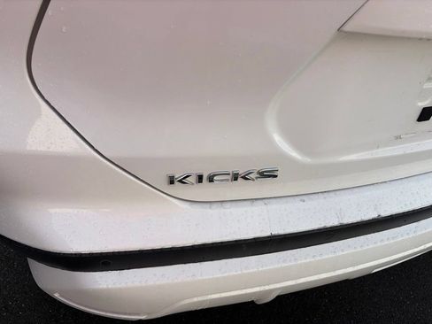 Used 2023 Nissan Kicks S FWD image 8