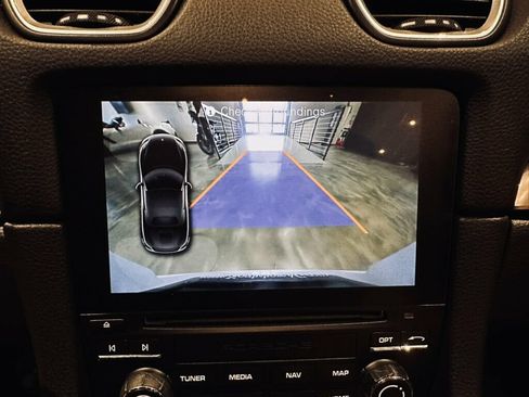 Used 2018 Porsche 718 Boxster RWD image 19