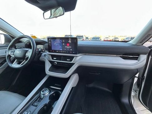 Used 2025 Ford Explorer Active w/ Active Comfort Package image 31