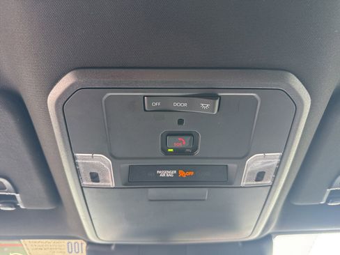 Used 2025 Toyota Tacoma TRD Sport AWD/4WD image 29