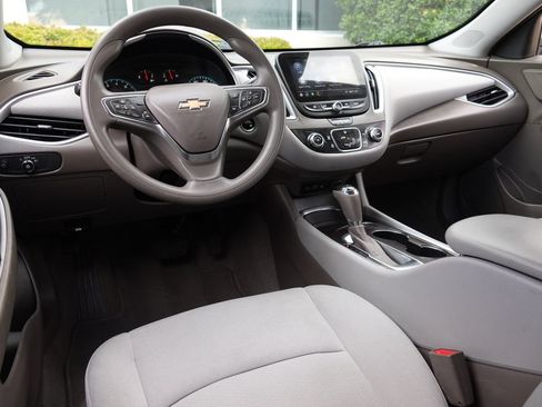 Used 2020 Chevrolet Malibu LS w/ Driver Confidence Package II FWD image 5