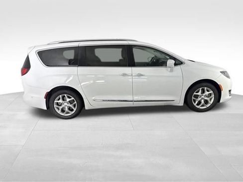 Used 2020 Chrysler Pacifica Touring-L Plus w/ Tire & Wheel Group FWD image 6