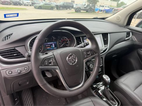 Used 2019 Buick Encore Essence w/ Experience Buick Package FWD image 5