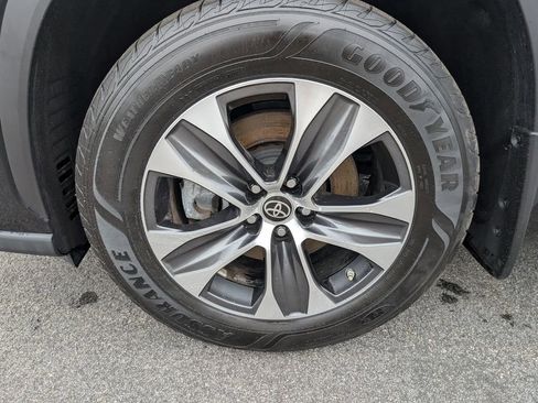 Used 2022 Toyota Highlander XLE image 12