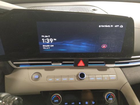 Used 2023 Hyundai Elantra Limited image 25