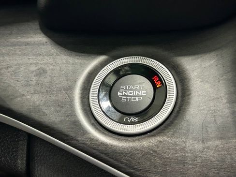 Used 2023 Jeep Grand Cherokee Limited image 55