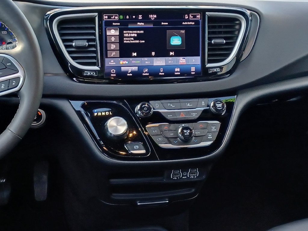 Used 2025 Chrysler Pacifica Select FWD image 25