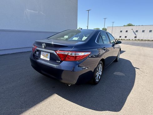 Used 2015 Toyota Camry XLE w/ Convenience Package FWD image 11