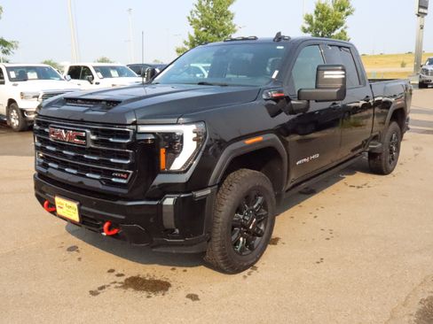 Used 2024 GMC Sierra 2500 AT4 w/ AT4 Premium Plus Package AWD/4WD image 3
