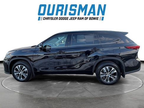 Used 2021 Toyota Highlander XLE image 3