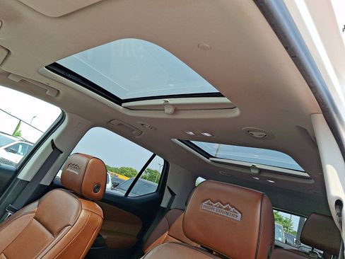 Used 2018 Chevrolet Traverse High Country w/ LPO, Cargo Package AWD/4WD image 27