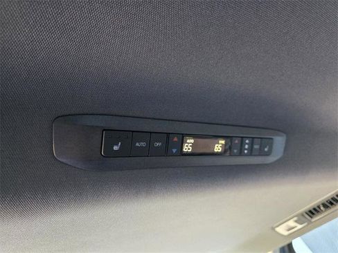 Certified 2023 Toyota Sienna Platinum image 11