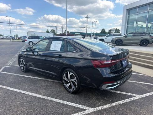 Used 2025 Volkswagen Jetta SEL FWD image 8