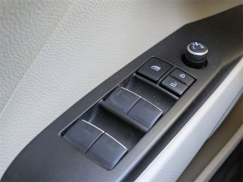 Used 2022 Toyota Camry XLE image 22