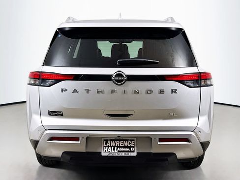 Used 2025 Nissan Pathfinder SL FWD image 5