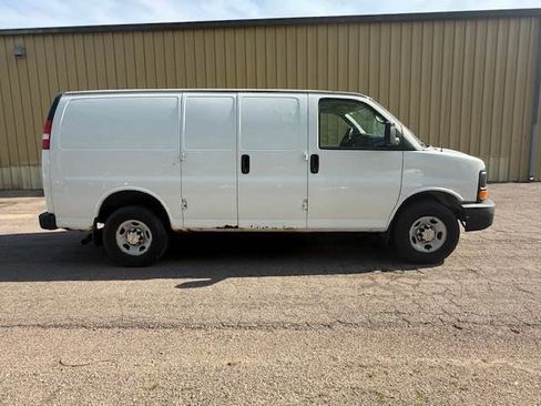Used 2013 Chevrolet Express 3500 image 4