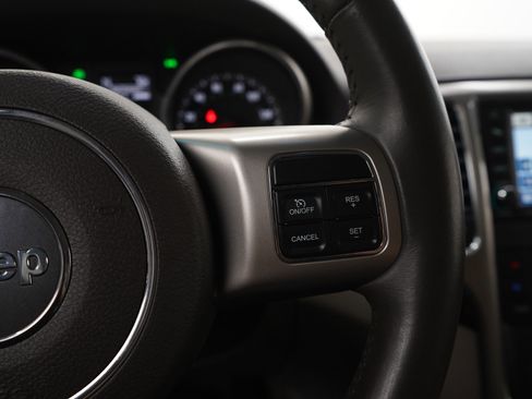 Used 2011 Jeep Grand Cherokee Laredo image 24