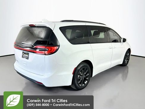Used 2021 Chrysler Pacifica Touring w/ S Appearance Package FWD image 15
