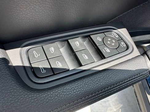 Used 2025 Porsche Cayenne image 15