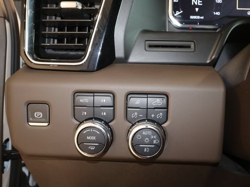 Certified 2025 GMC Sierra 1500 Denali AWD/4WD image 11
