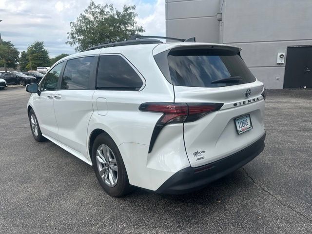 Used 2022 Toyota Sienna XLE w/ XLE Plus Package AWD/4WD image 5