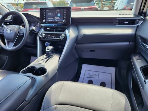 Used 2022 Toyota Venza LE AWD/4WD image 17