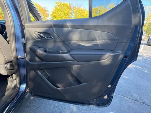 Used 2023 Chevrolet Traverse LT image 25