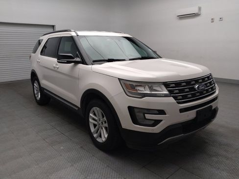 Used 2017 Ford Explorer XLT w/ Equipment Group 202A FWD image 13