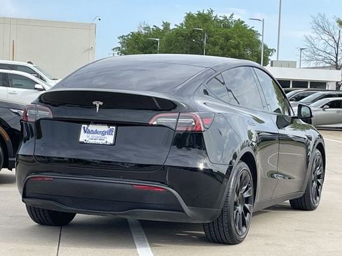 Used 2021 Tesla Model Y Long Range image 4