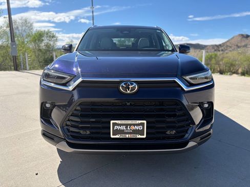 Used 2024 Toyota Grand Highlander Limited AWD/4WD image 8