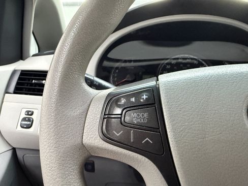 Used 2012 Toyota Sienna LE FWD image 13