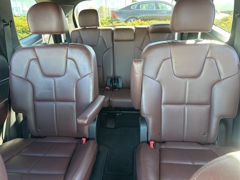 Used 2024 Kia Telluride EX w/ EX Captain's Chair Package image 36