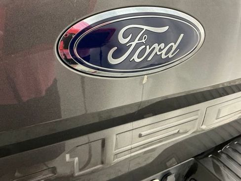 Used 2019 Ford F150 Lariat w/ Equipment Group 502A Luxury AWD/4WD image 5