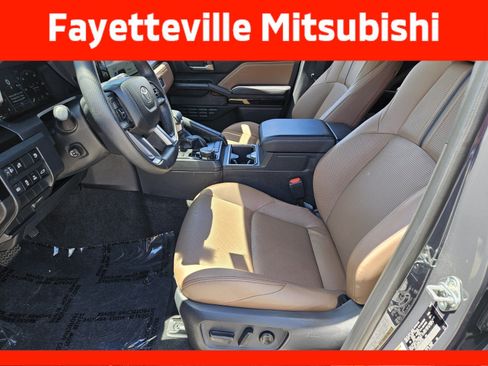 Used 2025 Toyota 4Runner Limited AWD/4WD image 7