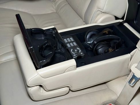 Used 2013 Lexus LX 570 4WD image 29