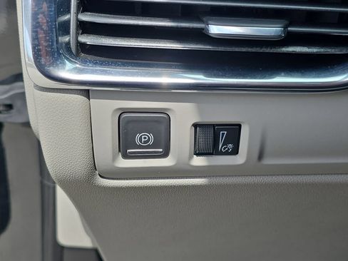 Used 2020 Cadillac XT4 Luxury w/ Cold Weather Package FWD image 27