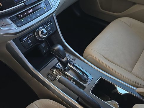 Used 2014 Honda Accord Touring image 27