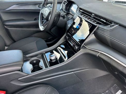 New 2025 Jeep Grand Cherokee Laredo X w/ Luxury Tech Group I image 16