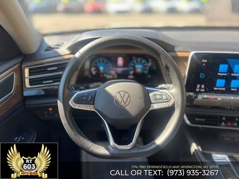 Used 2025 Volkswagen Atlas SE AWD/4WD image 14