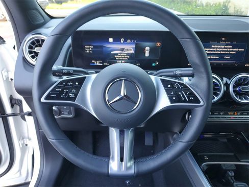 Used 2025 Mercedes-Benz EQB 250+ image 23