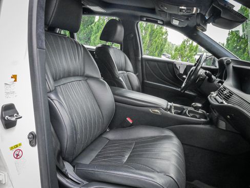 Used 2018 Lexus LS 500 w/ Luxury Package RWD image 33