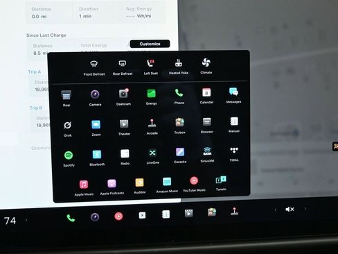 Used 2022 Tesla Model X image 32