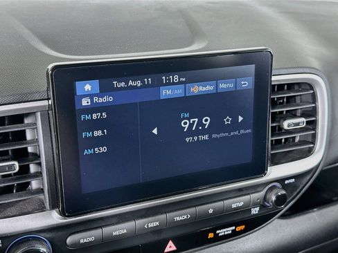 Used 2025 Hyundai Venue SEL FWD image 21