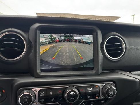 Used 2021 Jeep Wrangler Unlimited Sahara AWD/4WD image 26