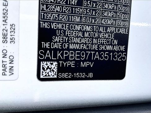 New 2026 Land Rover Range Rover Long Wheelbase SE image 7