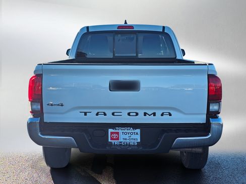 Used 2022 Toyota Tacoma SR5 w/ SR5 Appearance Package (SM) image 4